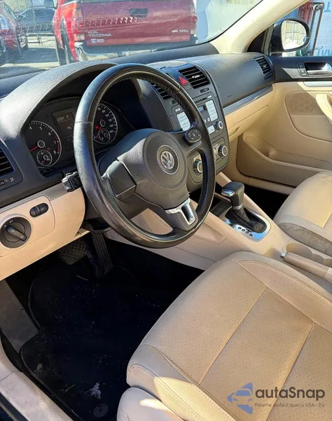 2010 Volkswagen Jetta Limited z USA, uszkodzony, nr VIN 3VWAZ7AJXAM078355